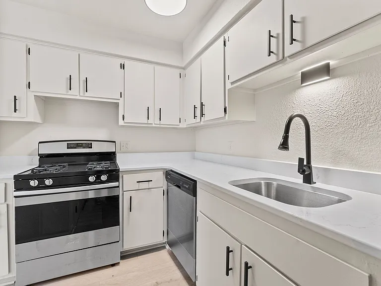 Fairfield Flats — Photo 17