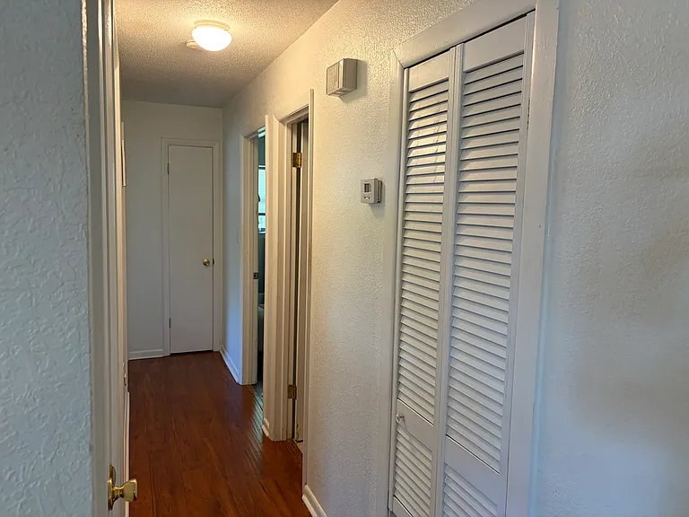812 NE 9th Ave — Photo 25