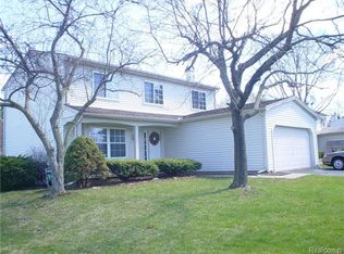 40546 Heatherbrook Ln, Novi, MI 48375