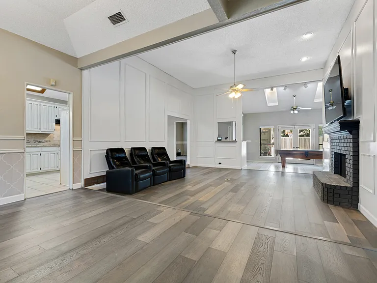 901 Green Brook Dr — Photo 4