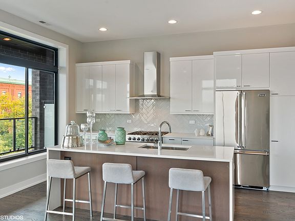 5th image of 469 N Paulina St Unit 205
