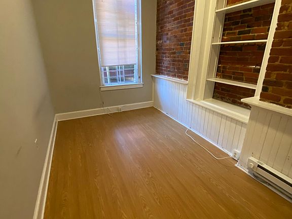 3rd image of 204 W Broad St