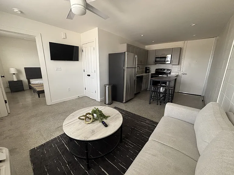 Studio Arms Apartments — Photo 13