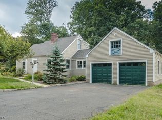 321 Hillcrest Rd, Watchung, NJ 07069