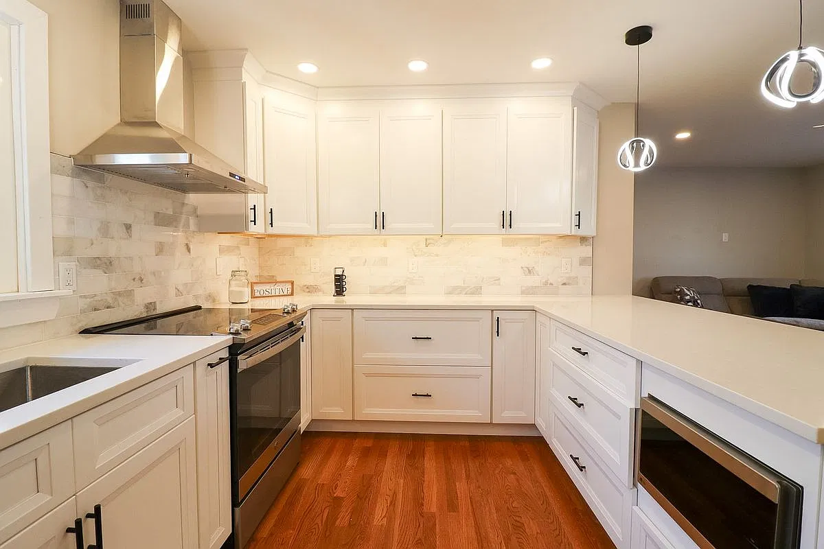 3 bed, 2.0 bath, 1024 sqft, $2,995 — Photo 3
