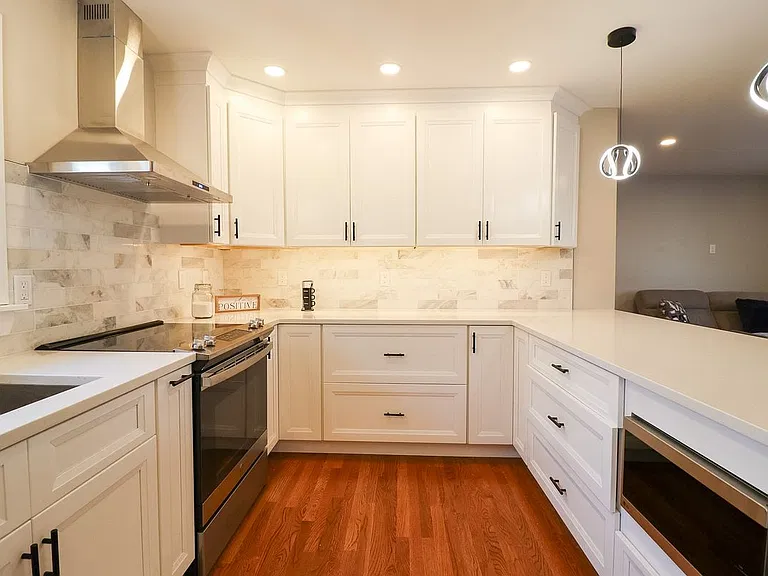 14 Donat Dr — Photo 3