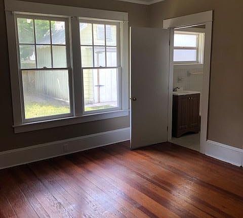 5th image of 524 Goodall Ave