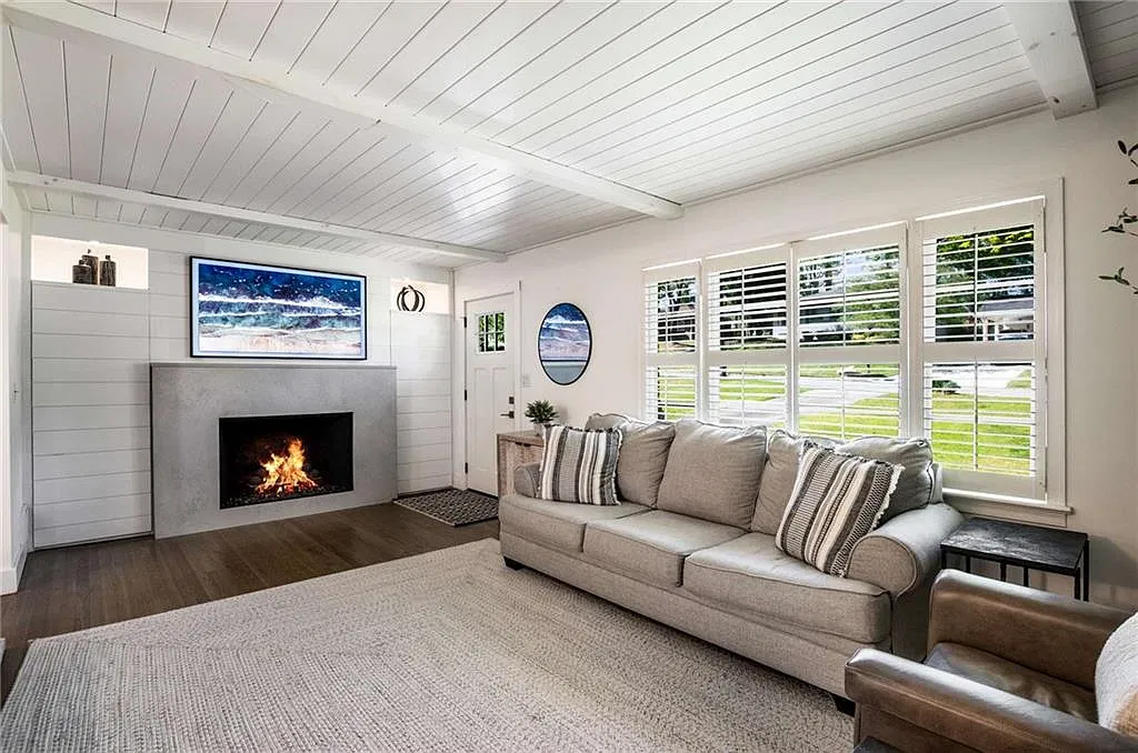 4 bed, 2.0 bath, 2200 sqft, $4,750 — Photo 4