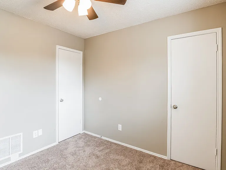 1513 Longshadow Ln — Photo 15