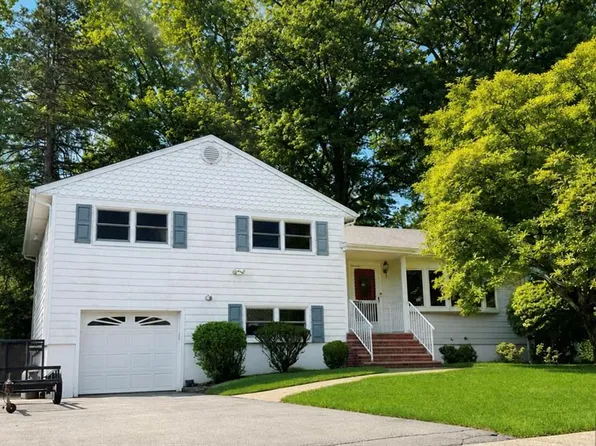 51 Earnshaw Pl, Clifton, NJ 07013