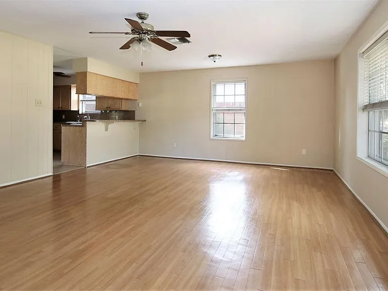 111 Azalea St — Photo 3