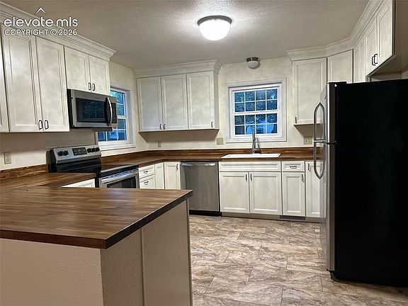 4th image of 3015 Springdowns Pl