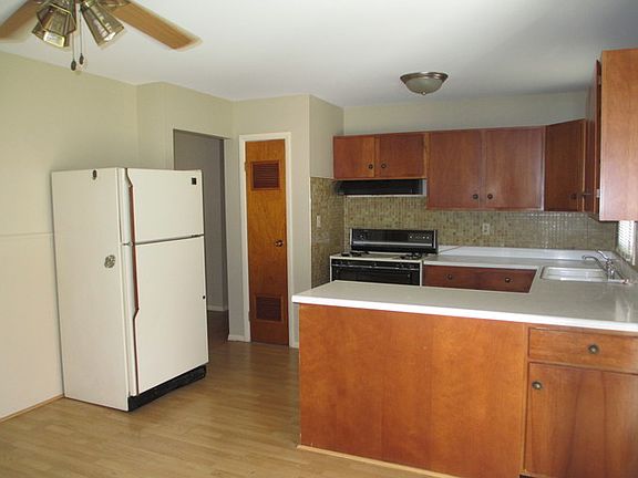 5th image of 4717 Chesterfield Dr