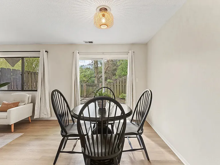 968 Greenwood Trl W — Photo 7