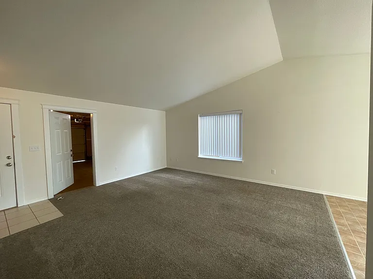 822 SE Maui Ln — Photo 5