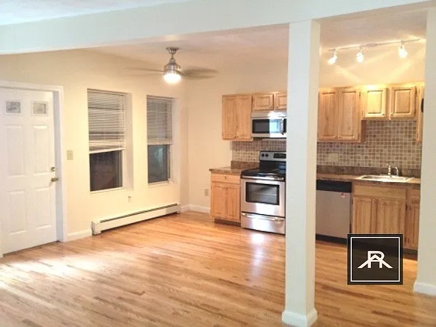 3 bed, 1.0 bath, 1182 sqft, $3,700 — Photo 2