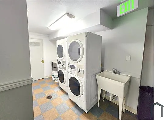 1320 Zephyr St #10 — Photo 11