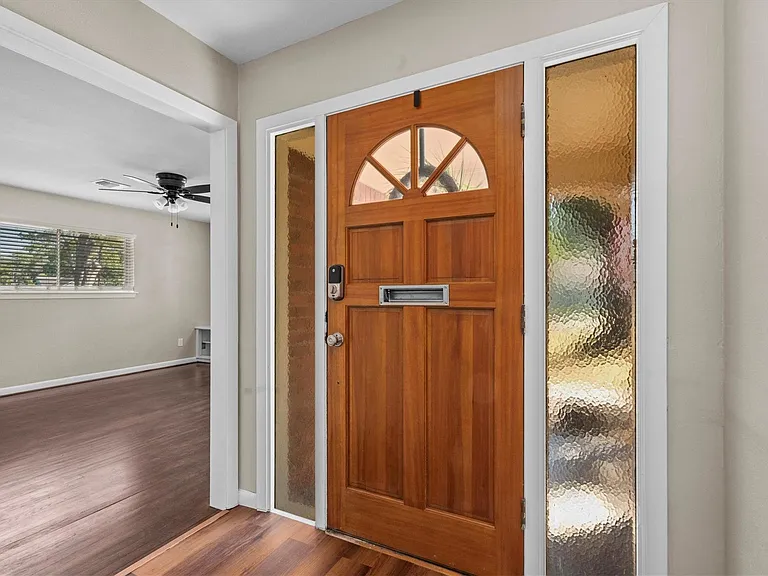 10030 Haddington Dr — Photo 4