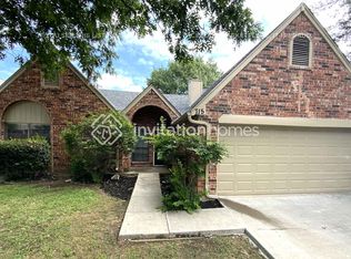 715 Meadowdale Rd, Arlington, TX 76017