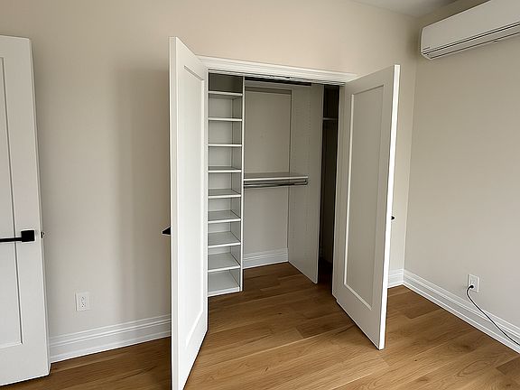 5th image of 100 Deer Park Ave APT 2