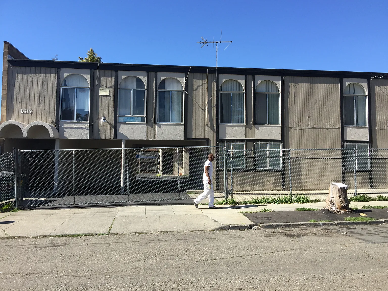 2 bed, 900 sqft, $2,100 — Photo 1