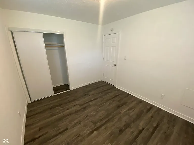 621 N Oxford St — Photo 12