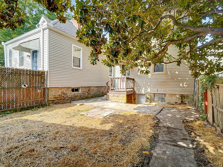 2036 Garrard St — Photo 38