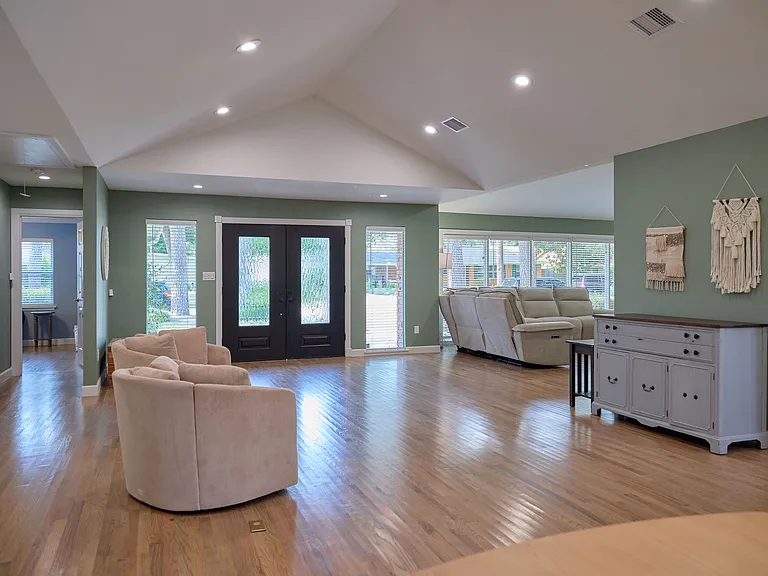 10211 Hazelhurst Dr — Photo 9