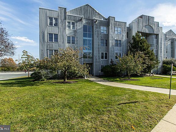 4th image of 5219 Le Parc Dr APT 2