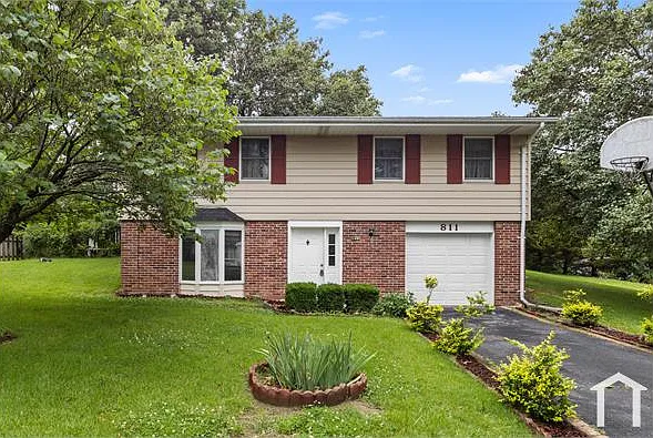 811 Villette Ct — Photo 1