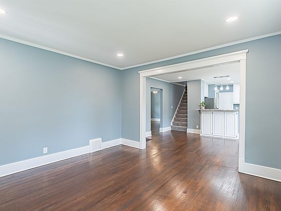 2nd image of 4304 Parker St