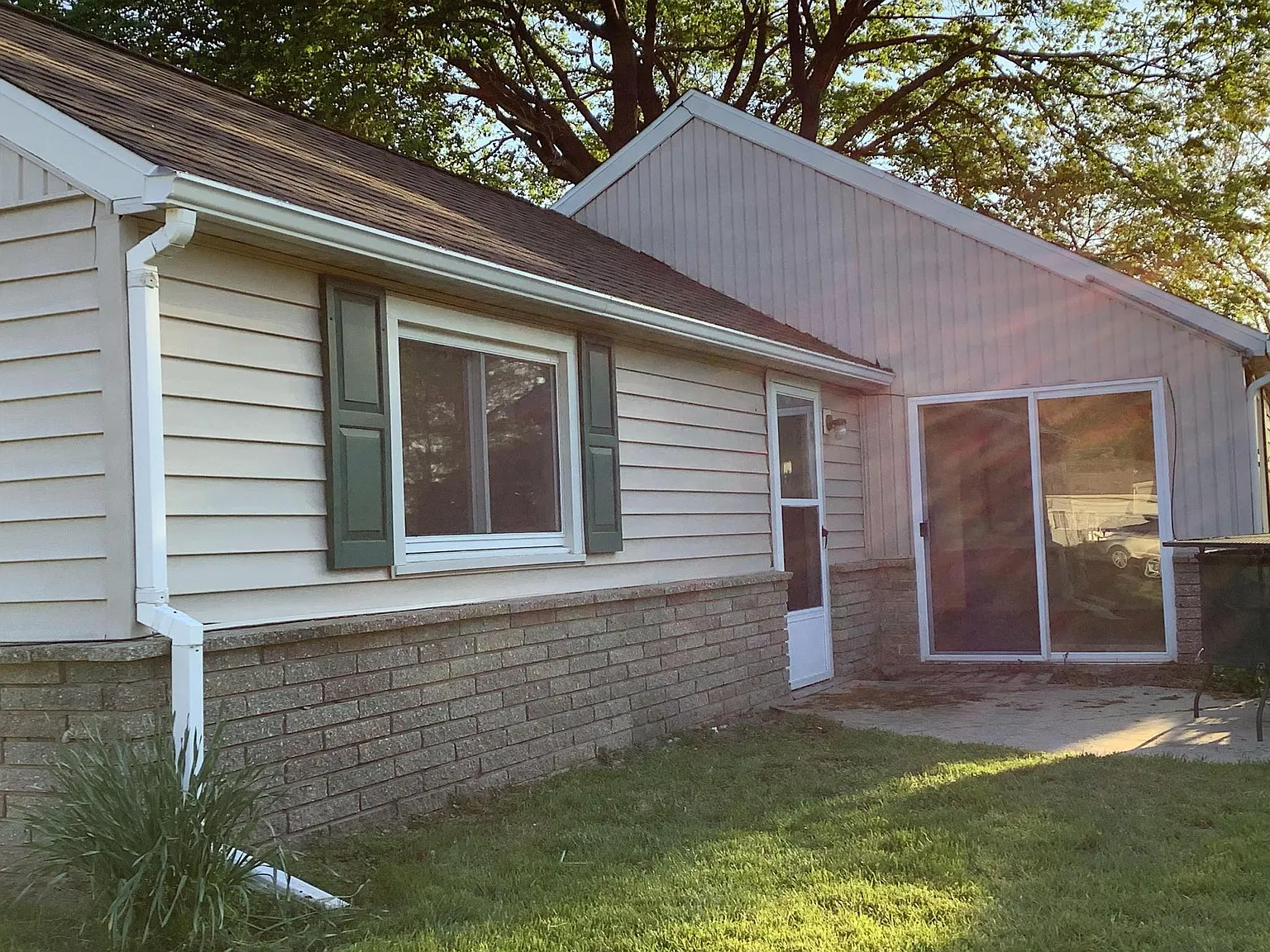 3 bed, 1161 sqft, $1,350 — Photo 2