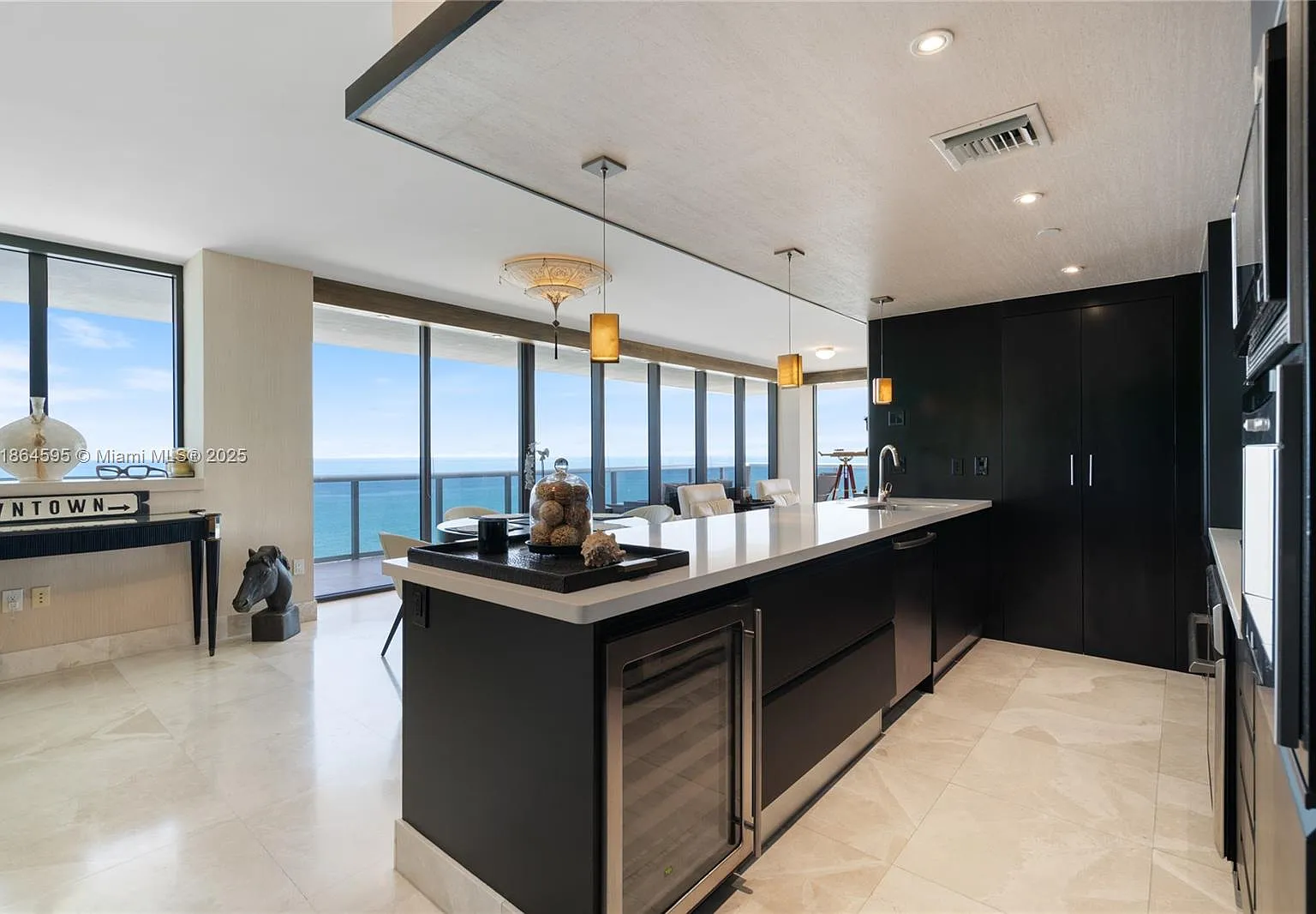 2 bed, 1725 sqft, $22,500 — Photo 3