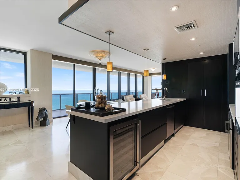 5875 Collins Ave #1902 — Photo 3