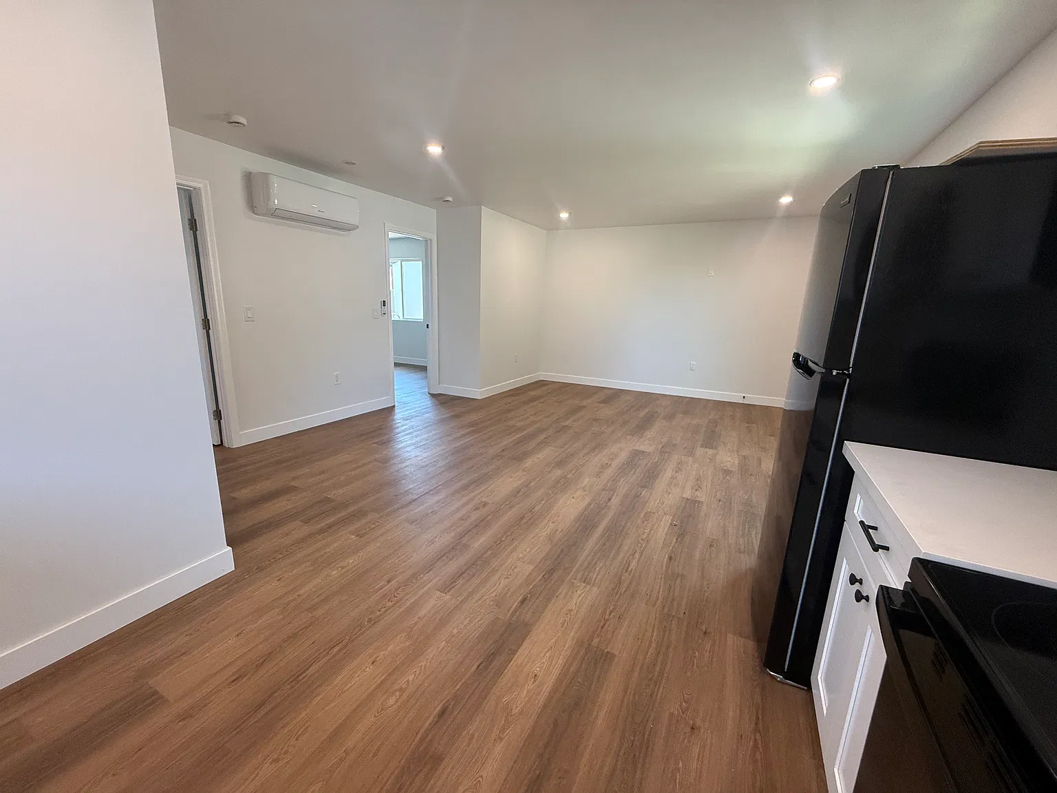 2 bed, 749 sqft, $3,300 — Photo 4