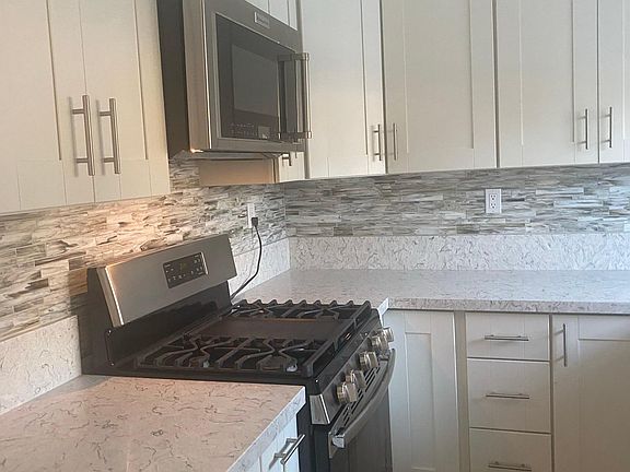 2nd image of 1798 Kenwood Pl