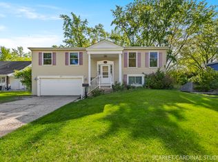 212 S River Rd, Naperville, IL 60540