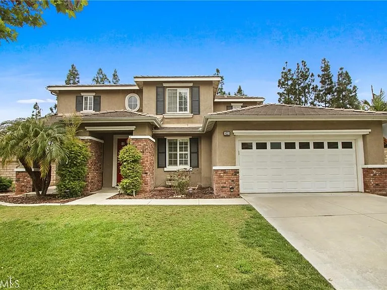 823 Canterbury Ln — Photo 2