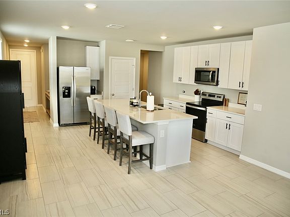 3rd image of 44236 Frontier Dr
