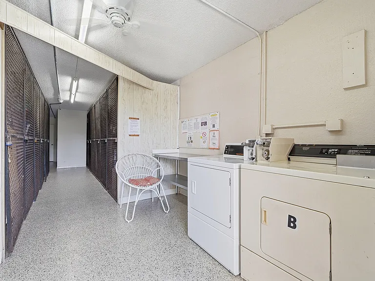 2401 Antigua Cir #J3 — Photo 21