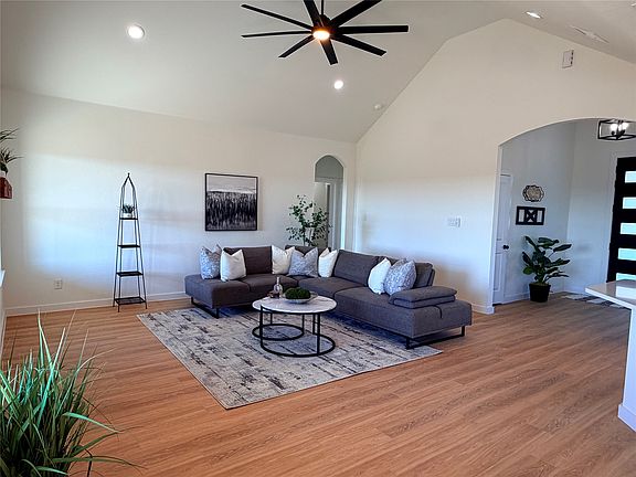 2nd image of 590 Anderson Ranch Rd