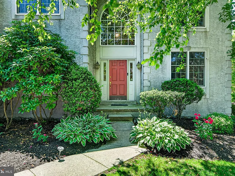 212 Prescott Dr — Photo 2