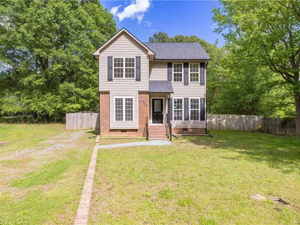 307 S Fairview St, Liberty, NC 27298