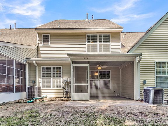 3rd image of 604 Poplar Grove Pl