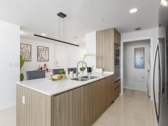 3rd image of 600 NE 27th Street #2301