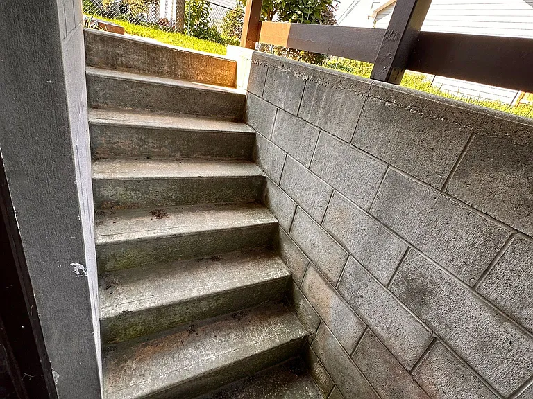 404 Trent St W — Photo 5