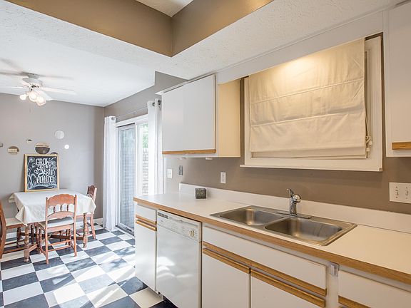 5th image of 102 Corbins Mill Dr