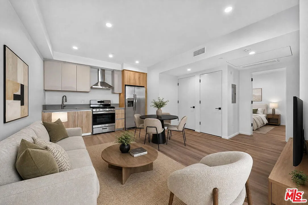 1 bed, 1.0 bath, 600 sqft, $2,999 — Photo 3