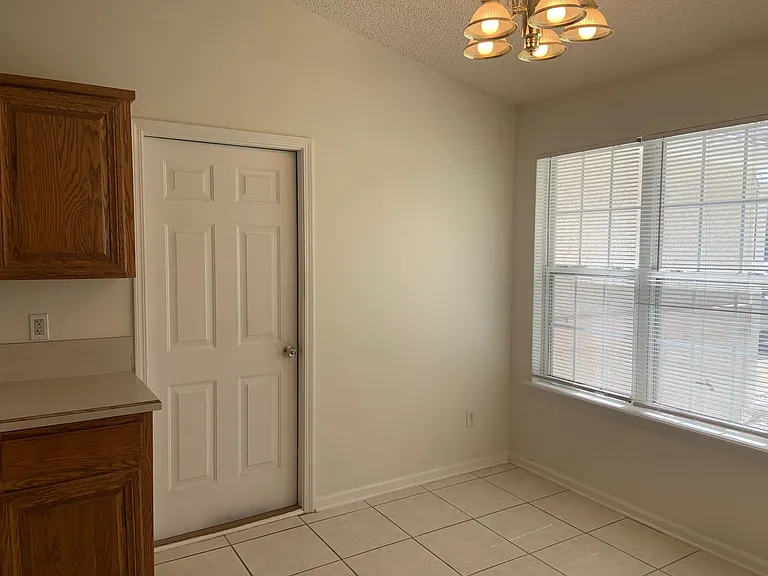 2704 Ian Ct — Photo 5