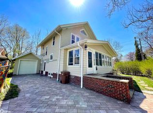 916 10th Ave, Grinnell, IA 50112